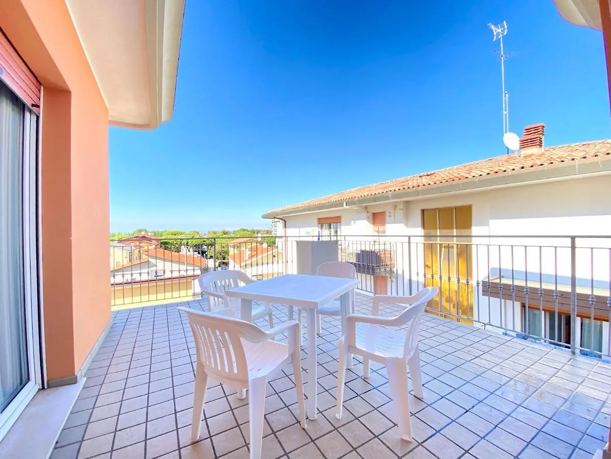 Appartamenti Adriana Carraro Immobiliare - Family Apartments Lido di Jesolo 0*,  Italia
